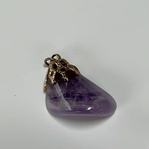 Amethyst charm gold colored bale.